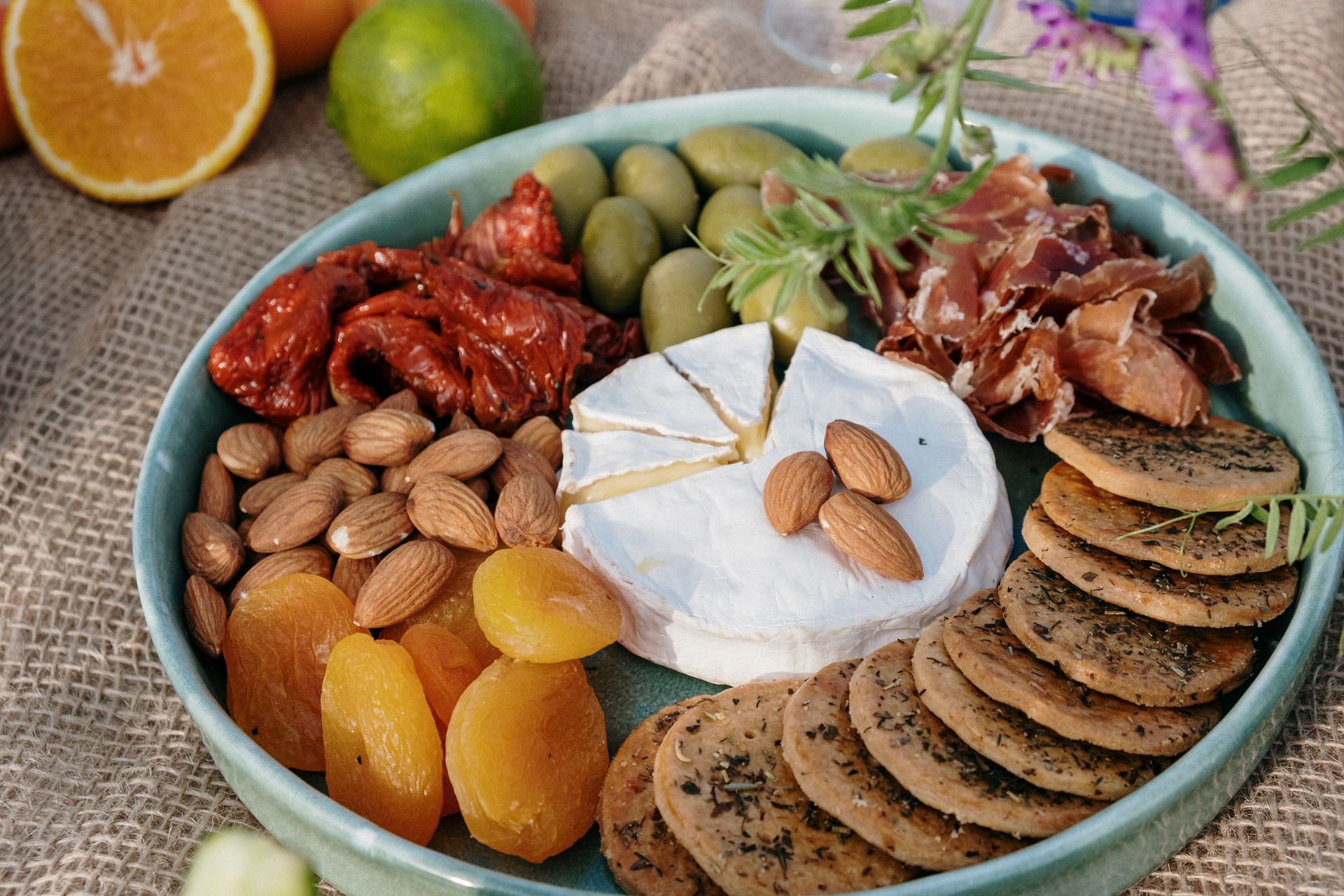 These nuts can be consumed in a variety of ways (Image via Pexels)